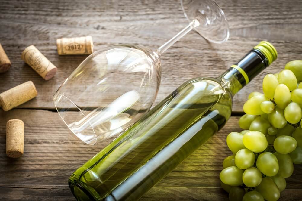 Moscato Week banner with wine bottle