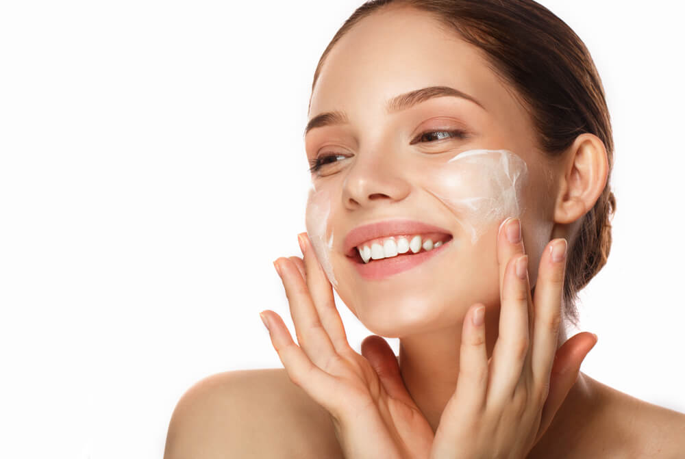 woman applying moisturizer